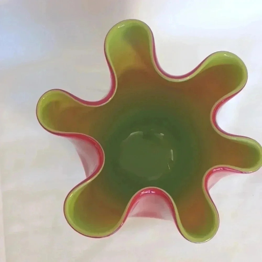 Vintage hand blown art glass vase - Picture 2 of 3